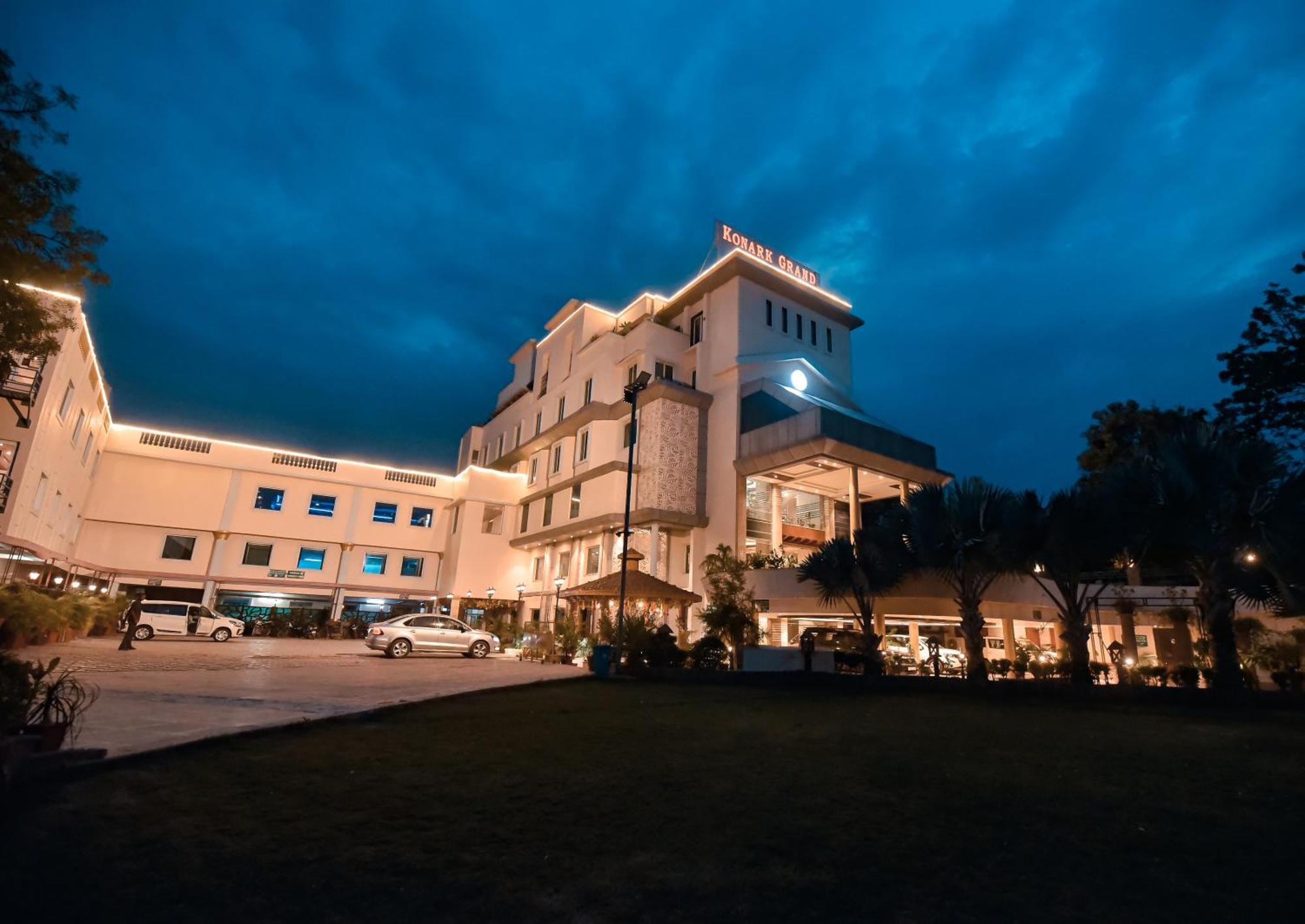 Konark Grand Hotel Mirzāpur Exteriér fotografie