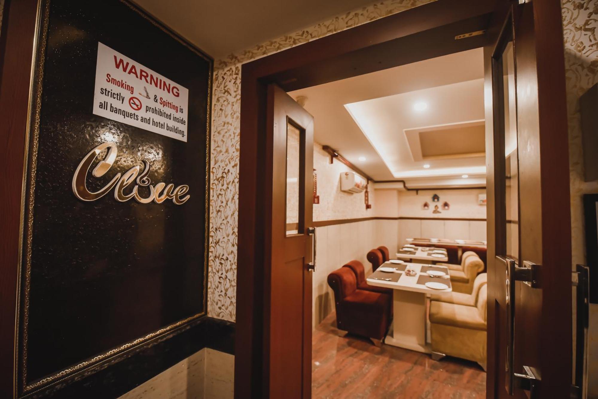 Konark Grand Hotel Mirzāpur Exteriér fotografie