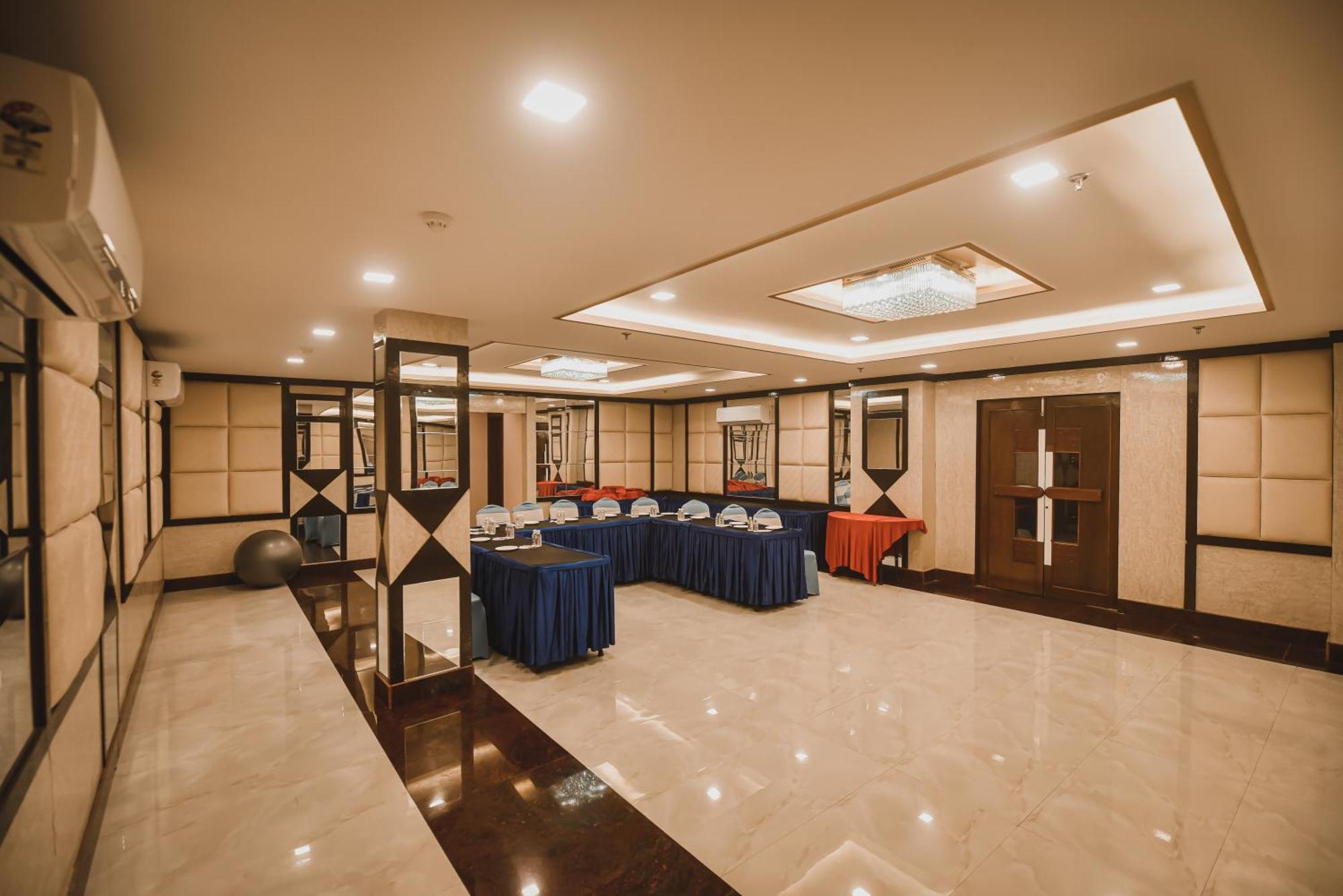 Konark Grand Hotel Mirzāpur Exteriér fotografie
