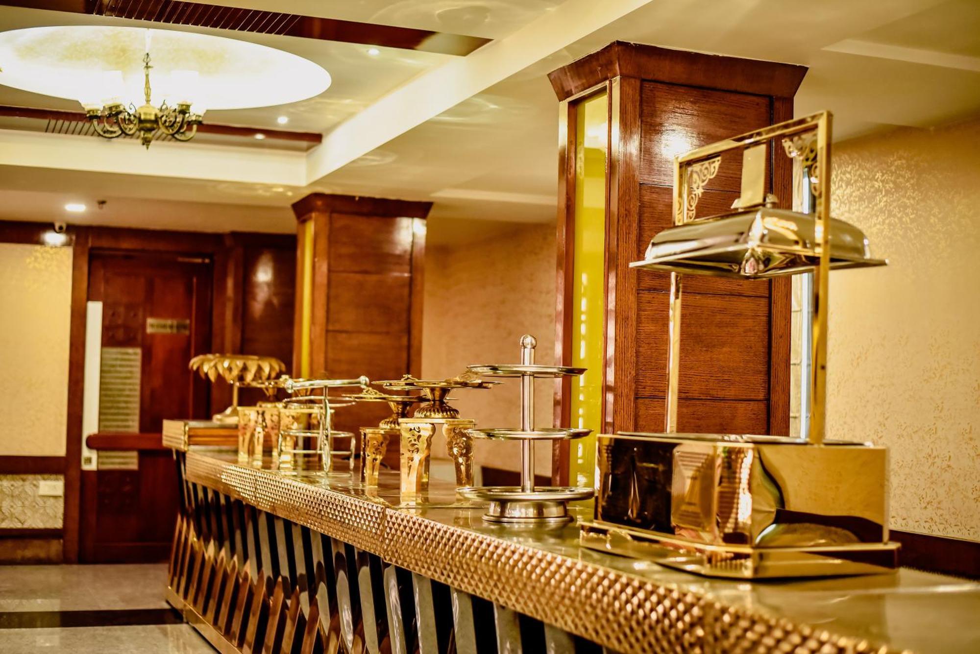 Konark Grand Hotel Mirzāpur Exteriér fotografie