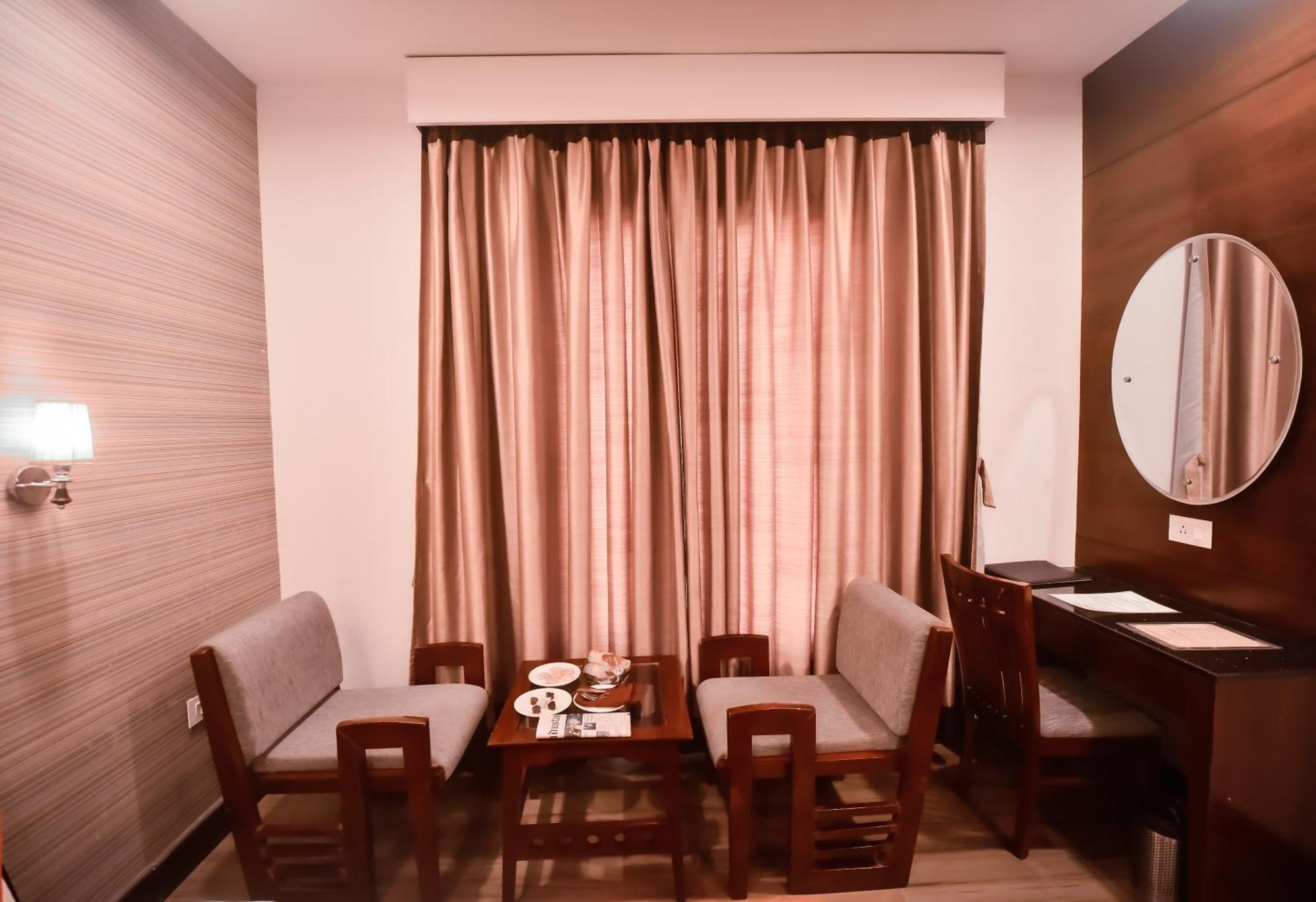 Konark Grand Hotel Mirzāpur Exteriér fotografie