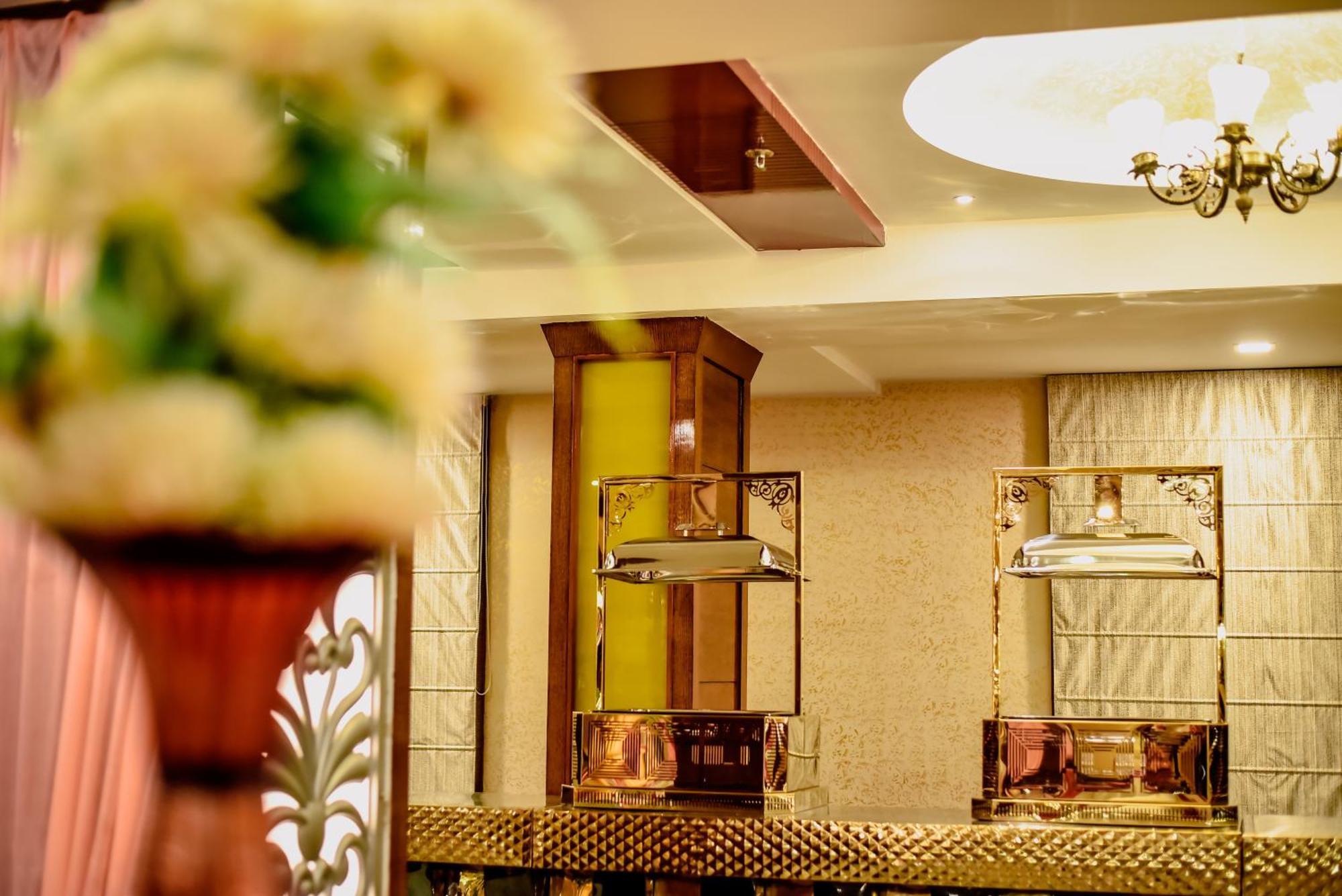 Konark Grand Hotel Mirzāpur Exteriér fotografie