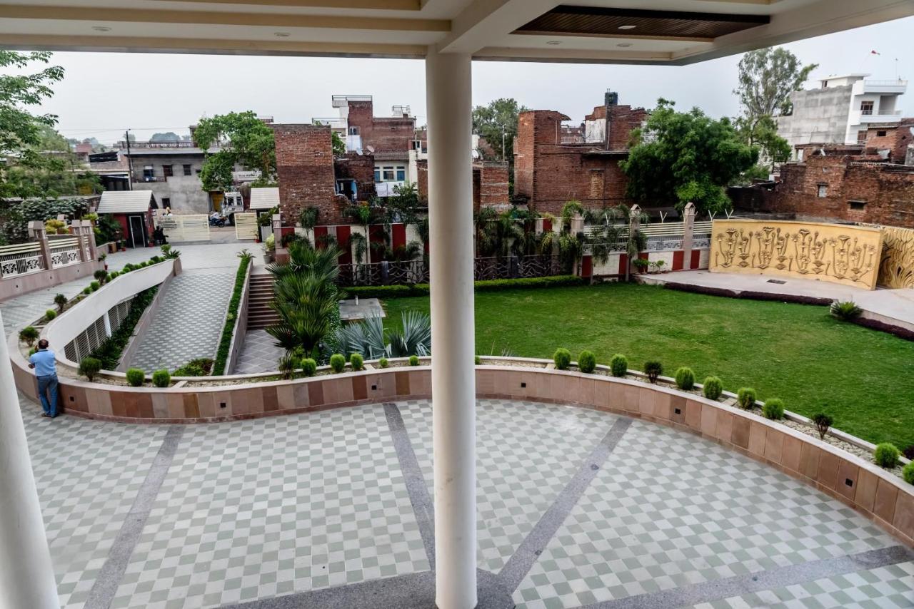 Konark Grand Hotel Mirzāpur Exteriér fotografie